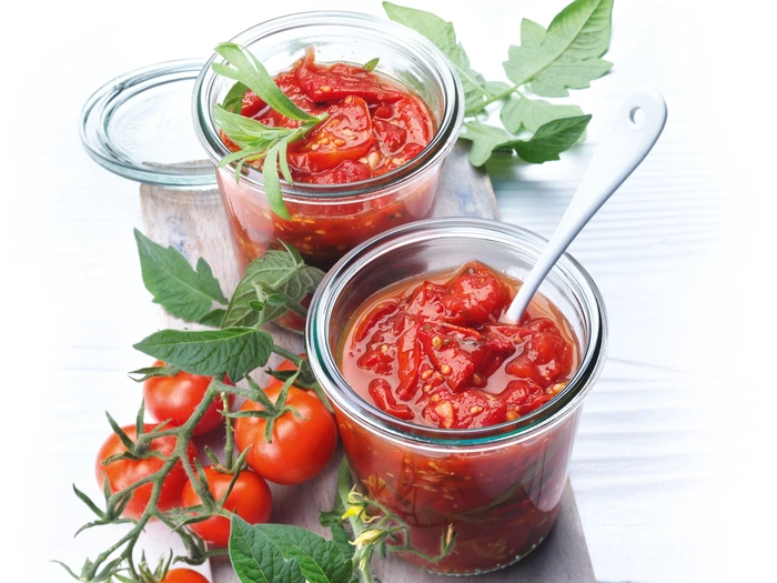 <span>Hoidistamine </span><p>Igal ajal saadaval: magusate või soolaste toitude väikeste koguste hoidistamine kuni 0,5 l purkidesse. </p>